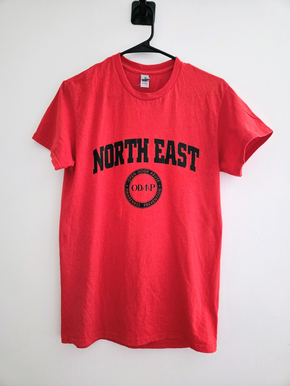 Gildan Red 'NORTH EAST' Graphic Short Sleeve Tee